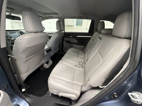 Used 2016 Toyota Highlander XLE AWD/4WD image 12