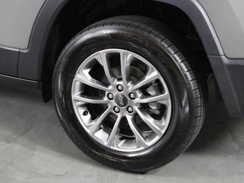 Used 2020 Jeep Cherokee Latitude Plus FWD image 13