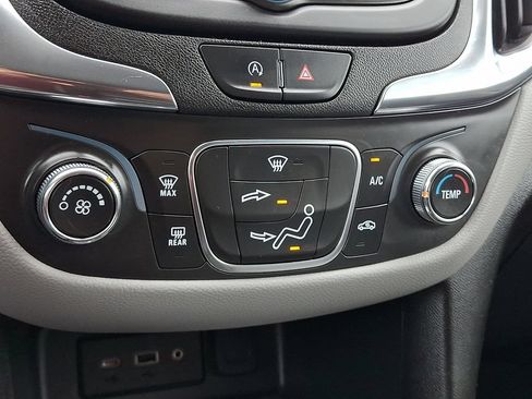Used 2023 Chevrolet Equinox LS w/ LS Convenience Package FWD image 18