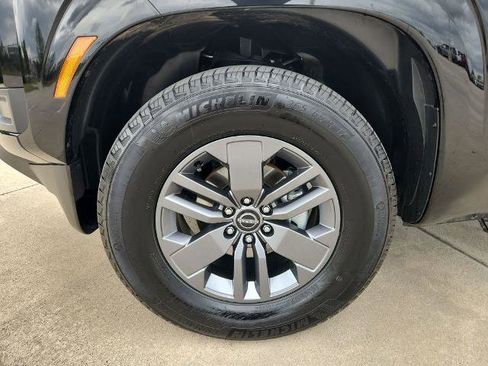 Certified 2025 Nissan Frontier SV RWD image 29