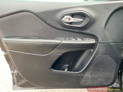 Used 2017 Jeep Cherokee Latitude w/ Cold Weather Group AWD/4WD image 21
