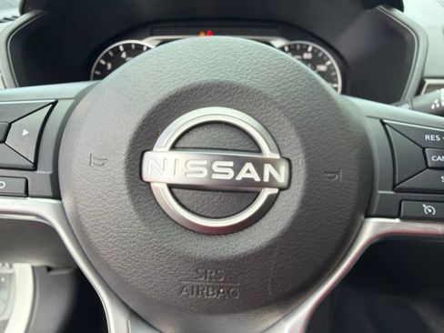 Used 2025 Nissan Altima 2.5 SV FWD image 15