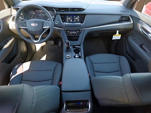 New 2025 Cadillac XT6 Luxury image 25