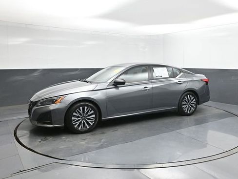 Used 2024 Nissan Altima 2.5 SV FWD image 30