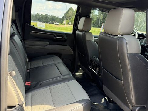 Used 2022 Chevrolet Silverado 1500 ZR2 w/ Technology Package AWD/4WD image 8