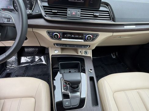 Used 2023 Audi Q5 2.0T Premium w/ Convenience Package AWD/4WD image 17