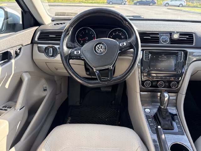 Used 2017 Volkswagen Passat 1.8T SE FWD image 20