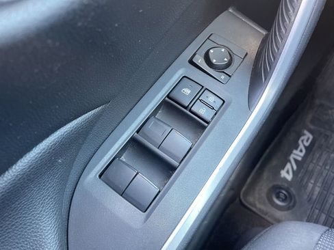 Used 2019 Toyota RAV4 LE w/ All Weather Liner Package AWD/4WD image 17