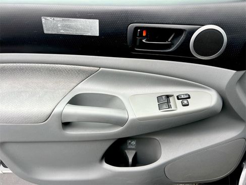 Used 2011 Toyota Tacoma 4x4 Access Cab V6 image 18