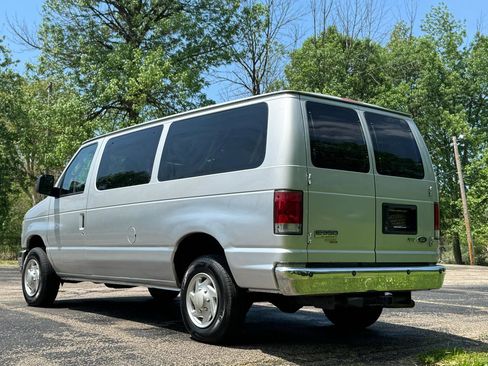 Used 2010 Ford E-350 and Econoline 350 XL RWD image 7