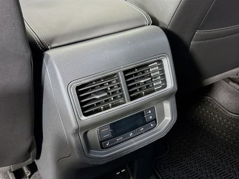 Used 2024 Volkswagen Atlas SEL AWD/4WD image 28
