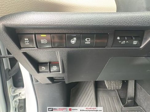 Used 2025 Toyota Sienna Platinum image 20