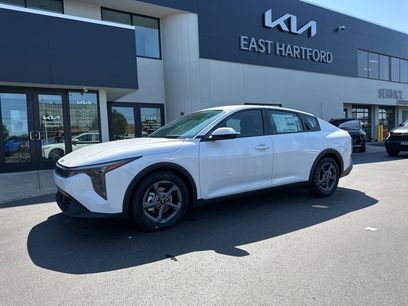 New 2025 Kia K4 LXS
