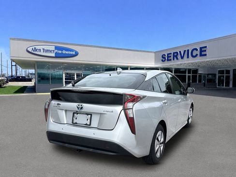 Used 2018 Toyota Prius Four w/ Advanced Technology Package FWD image 8