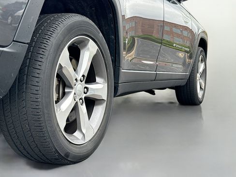 Used 2022 Jeep Grand Cherokee L Limited AWD/4WD image 16