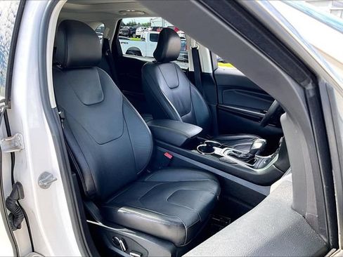 Used 2016 Ford Edge Titanium w/ Equipment Group 302A AWD/4WD image 11