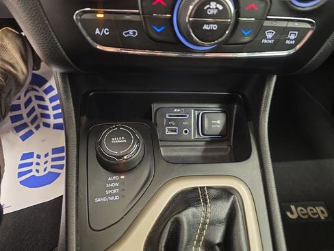 Used 2015 Jeep Cherokee Limited AWD/4WD image 22