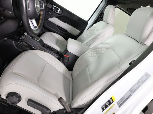 Used 2022 Jeep Wrangler Unlimited Sahara image 10