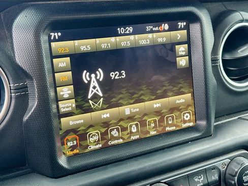 Used 2022 Jeep Wrangler Unlimited Sahara w/ Cold Weather Group image 15