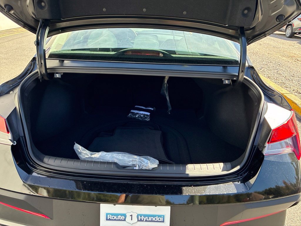 New 2026 Hyundai Elantra SEL Sport FWD image 11