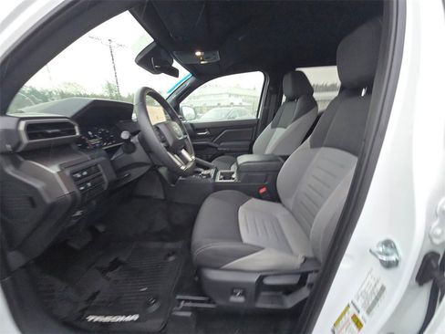 Used 2024 Toyota Tacoma TRD Off-Road image 16