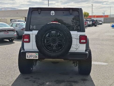 Used 2018 Jeep Wrangler Unlimited Sport S AWD/4WD image 6