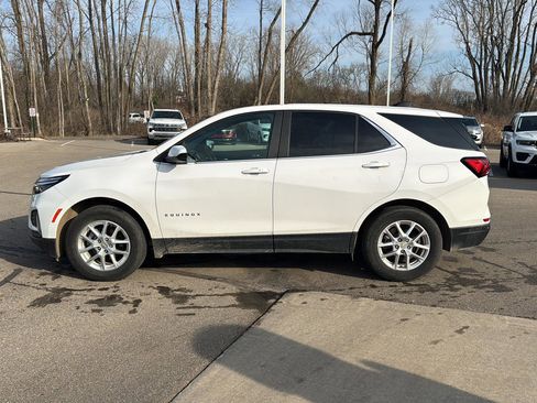 Used 2023 Chevrolet Equinox LT image 2