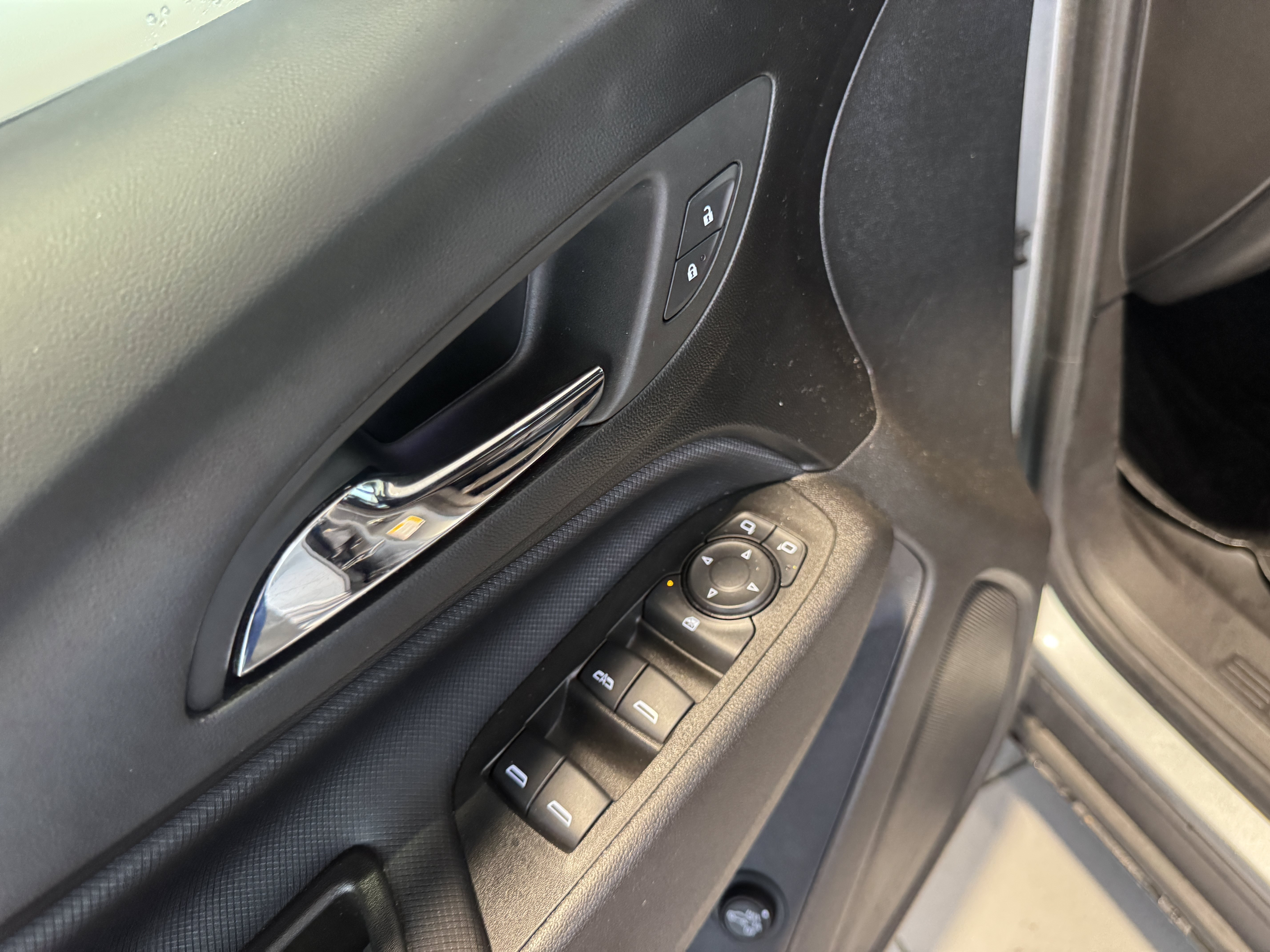 Used 2024 Chevrolet Equinox RS FWD image 12