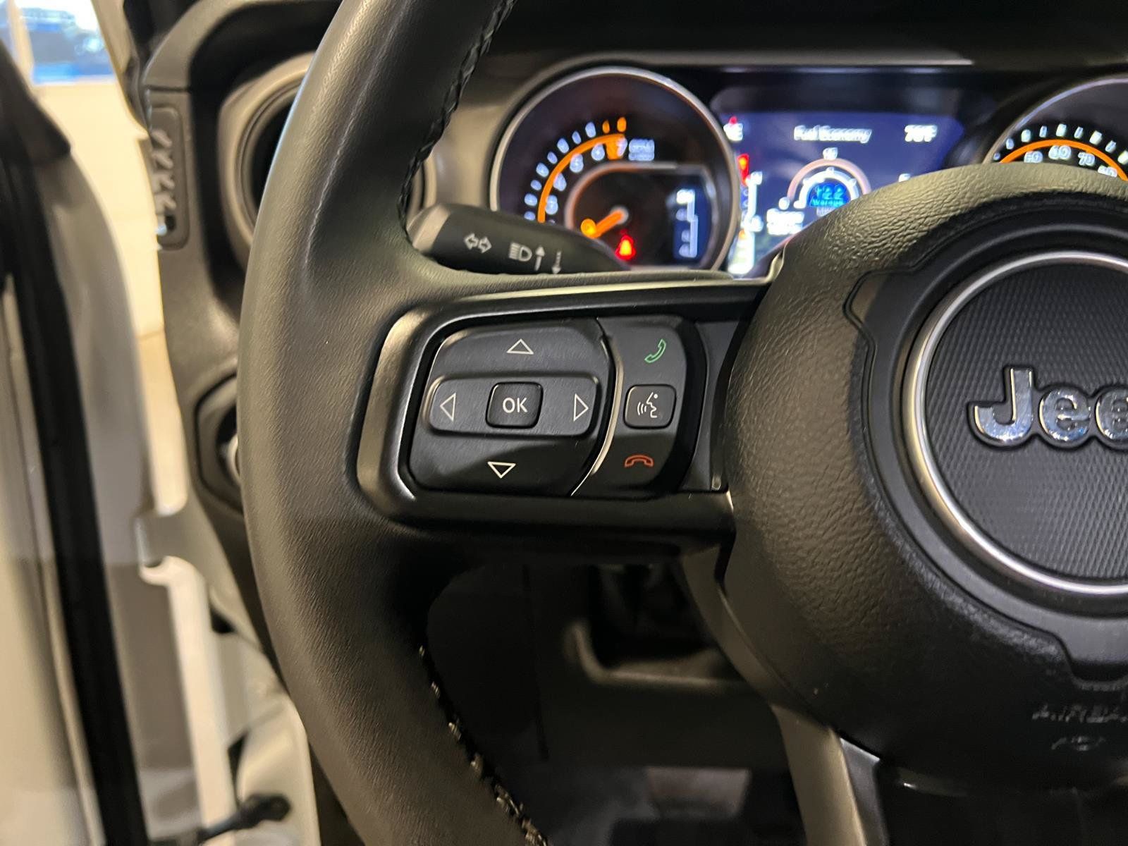 Used 2023 Jeep Gladiator Sport AWD/4WD image 13