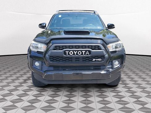 Used 2017 Toyota Tacoma TRD Sport w/ Tow Package RWD image 2