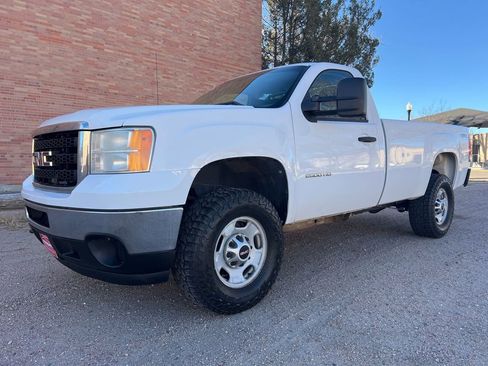 Used 2011 GMC Sierra 2500 W/T image 3