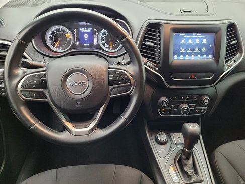 Used 2019 Jeep Cherokee Latitude w/ Cold Weather Group image 22