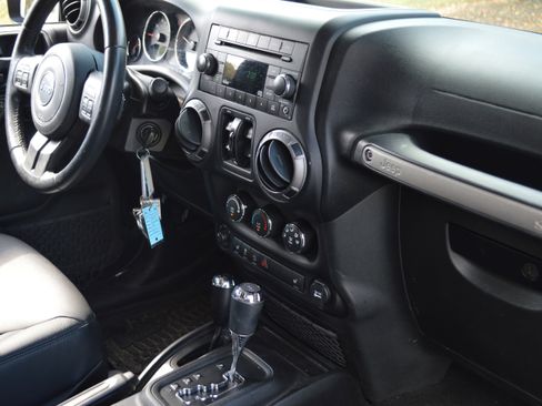 Used 2018 Jeep Wrangler Unlimited Sport S image 33