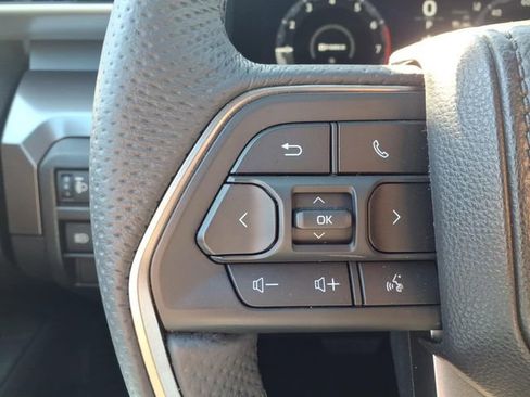 Used 2025 Toyota Tacoma TRD Off-Road image 7