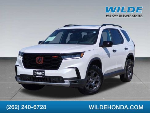 Certified 2025 Honda Pilot TrailSport image 1