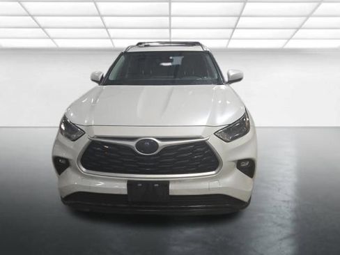 Used 2022 Toyota Highlander XLE image 10