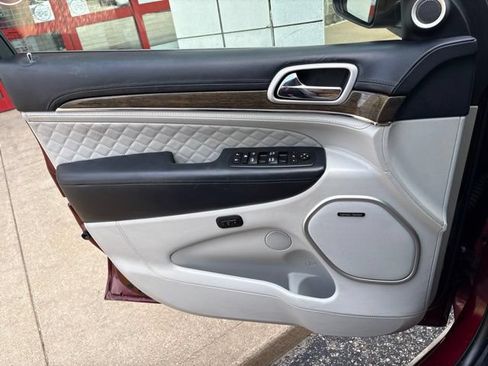 Used 2018 Jeep Grand Cherokee Summit AWD/4WD image 27