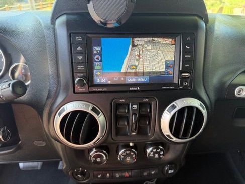 Used 2012 Jeep Wrangler Unlimited Rubicon w/ Connectivity Group AWD/4WD image 8