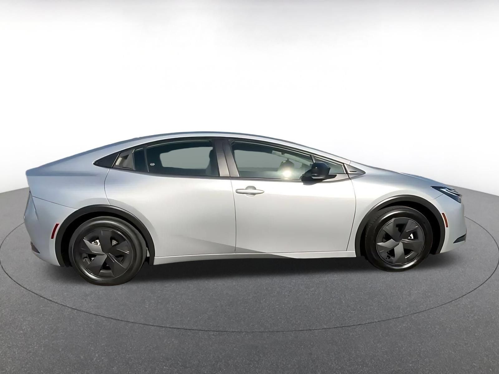 Used 2024 Toyota Prius LE FWD image 15