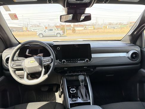 Used 2024 Chevrolet Colorado LT w/ LT Convenience Package AWD/4WD image 11