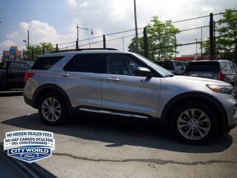 Certified 2022 Ford Explorer XLT w/ Equipment Group 202A AWD/4WD image 3