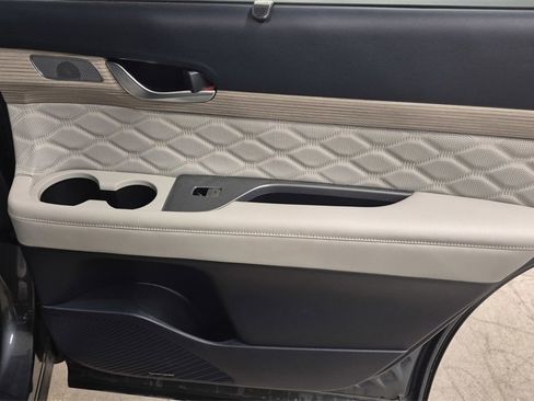 Used 2022 Hyundai Palisade Calligraphy image 13