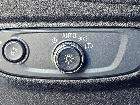 Used 2023 Chevrolet Equinox LT w/ LPO, Floor Liner Package image 18