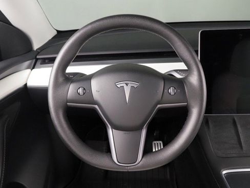 Used 2024 Tesla Model Y Performance image 19