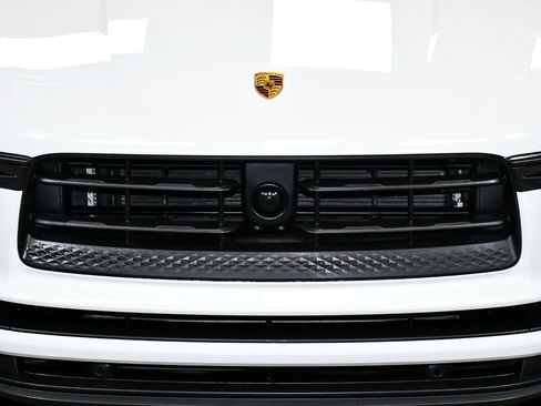 Used 2022 Porsche Macan AWD/4WD image 64