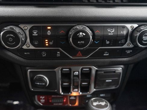 Used 2024 Jeep Wrangler Willys image 19