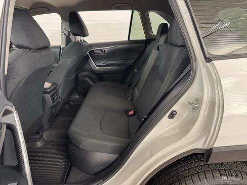 Used 2019 Toyota RAV4 LE AWD/4WD image 23