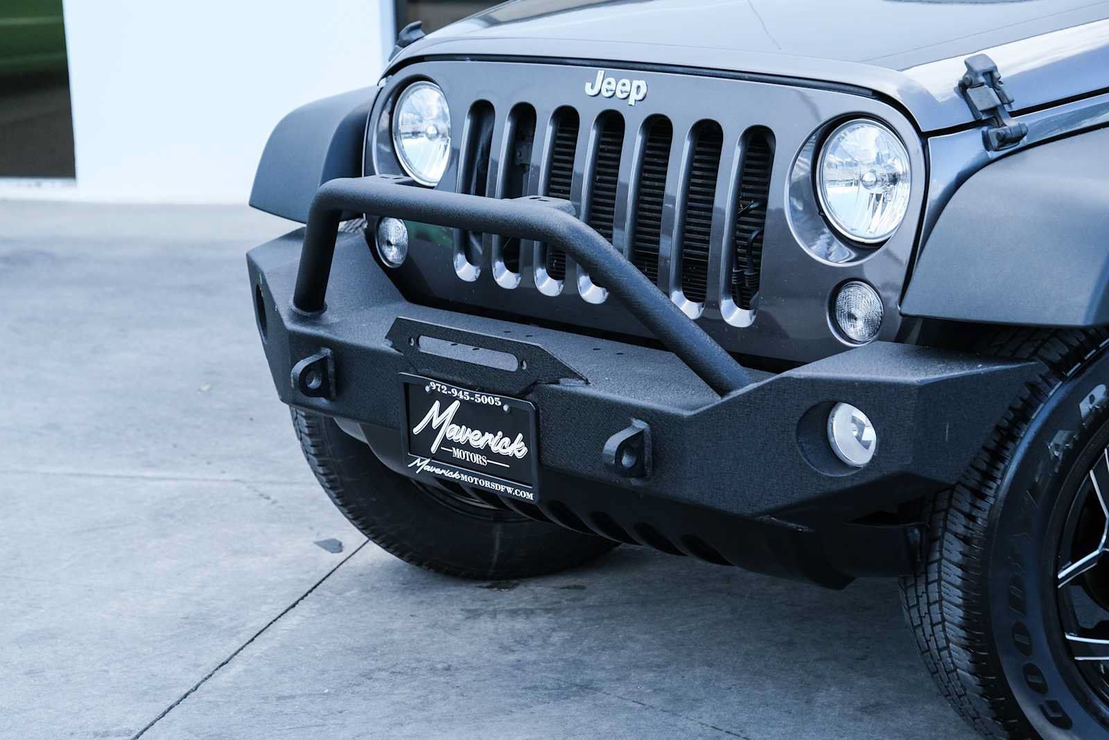Used 2018 Jeep Wrangler Unlimited Sport S AWD/4WD image 3