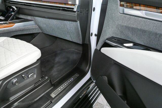 Certified 2026 Cadillac Escalade ESV Platinum Sport w/ LPO, ONYX Package AWD/4WD image 29