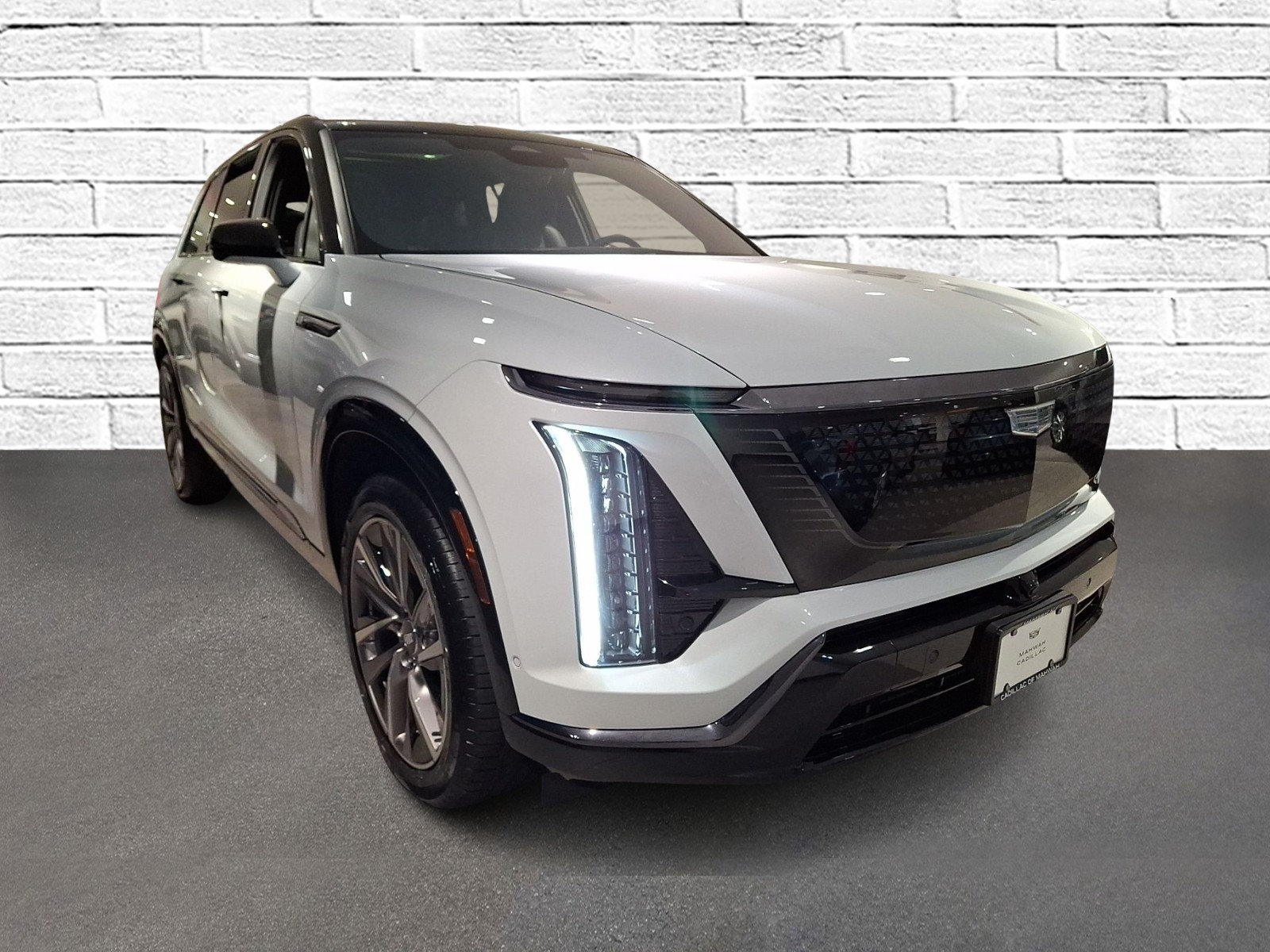 Used 2026 Cadillac Vistiq Sport w/ LPO, Floor Liner Package AWD/4WD image 2
